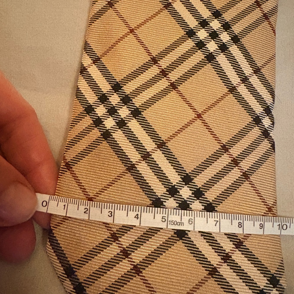Burberry Tan Plaid Silk Men's Tie with Black & Red Accent - Picture 10 of 10